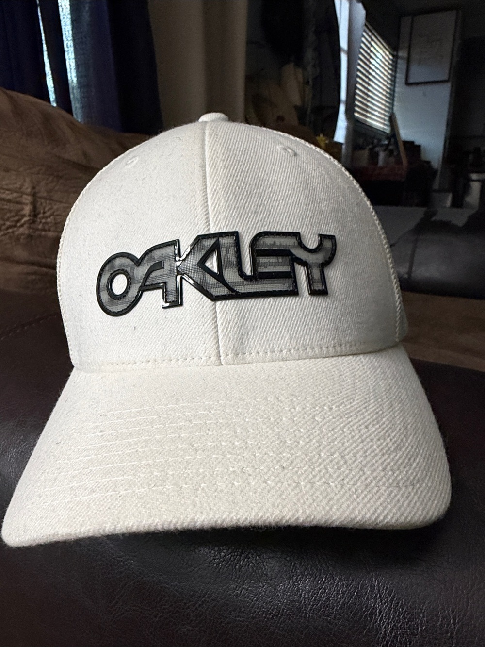 Oakley Off-White Cap with Black Logo Patch Flexfit Size L/XL
